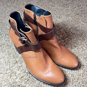Ecco mid Booties two toned sz 9